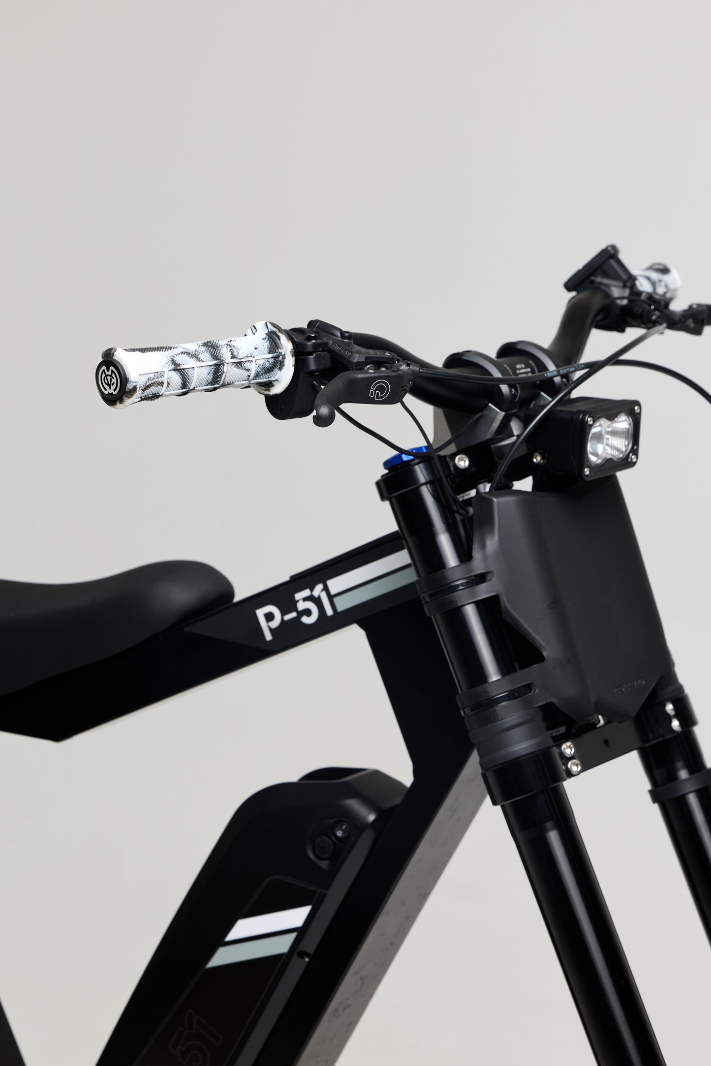 Mid Flange Bolt-On Grips White Dye